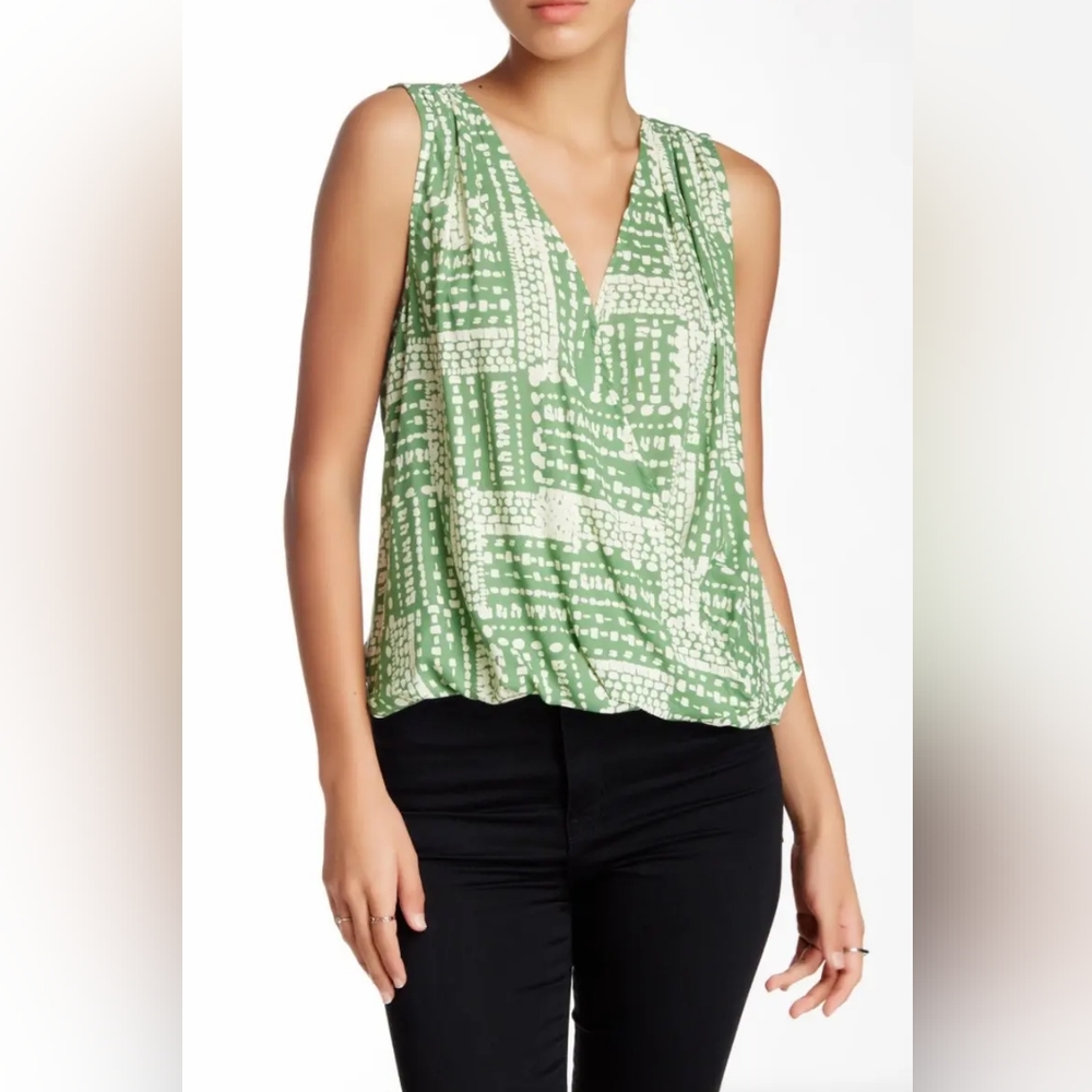 NWT Velvet by Graham & Spencer Zita Print Top Sz XS